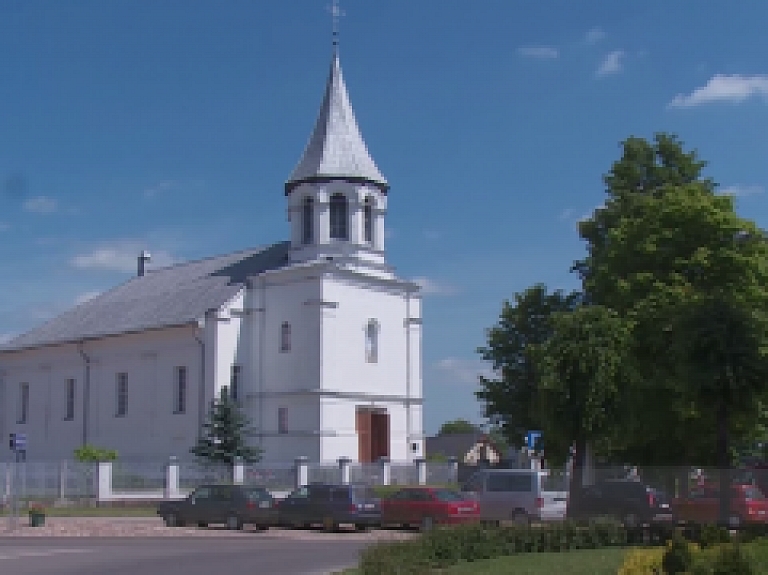 Latgales Reģionālā TV: Katoļu baznīcām trūkst mācītāju