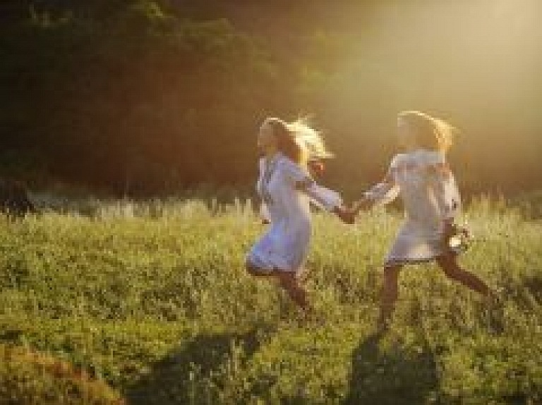 Aptauja: Kur šogad rīdzinieki svinēs Jāņus?