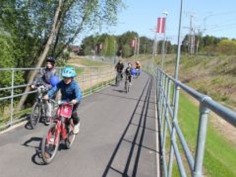 Jauniešus aicina Carnikavā iegūt velosipēda vadītāja apliecību