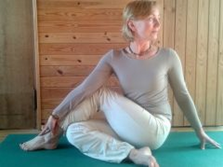 Carnikavas novada iedzīvotājiem iespēja apmeklēt jogas nodarbības