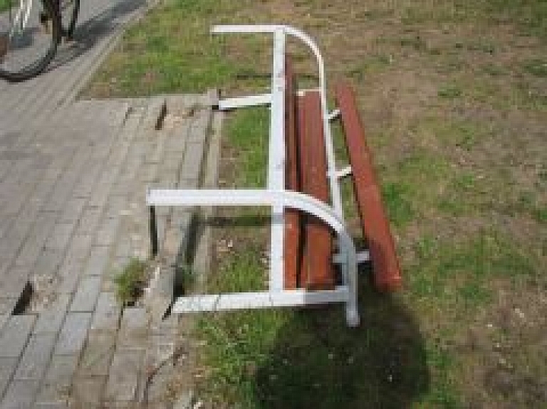 Vangažos izdemolēts pašvaldības īpašums