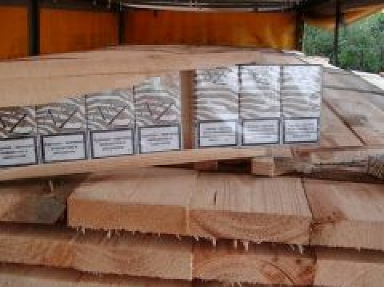 Kriminālvajāšanā grupējums par 2,7 miljonu cigarešu kontrabandu
