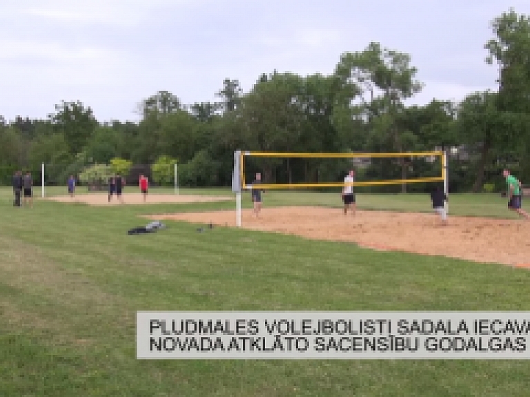 Latgales Reģionālā TV: Pludmales volejbolisti sadala Iecavas novada atklāto sacensību godalgas