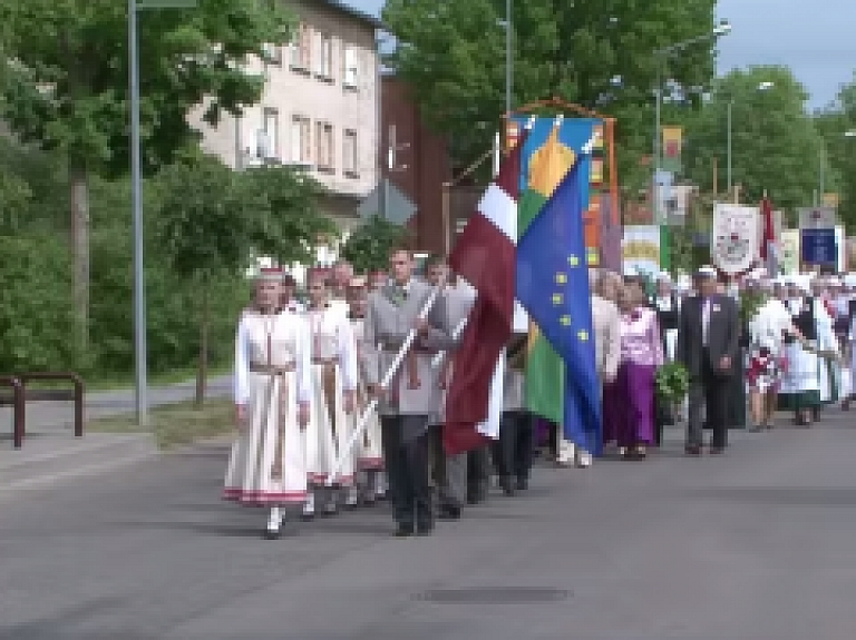 Latgales Reģionālā TV: Dagdā aizskanēja 14.Senioru dziesmu un deju festivāls