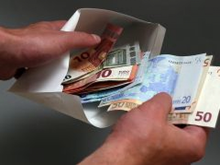 Trīnīšu ģimene no Rīgas domes saņems 4500 eiro pabalstu