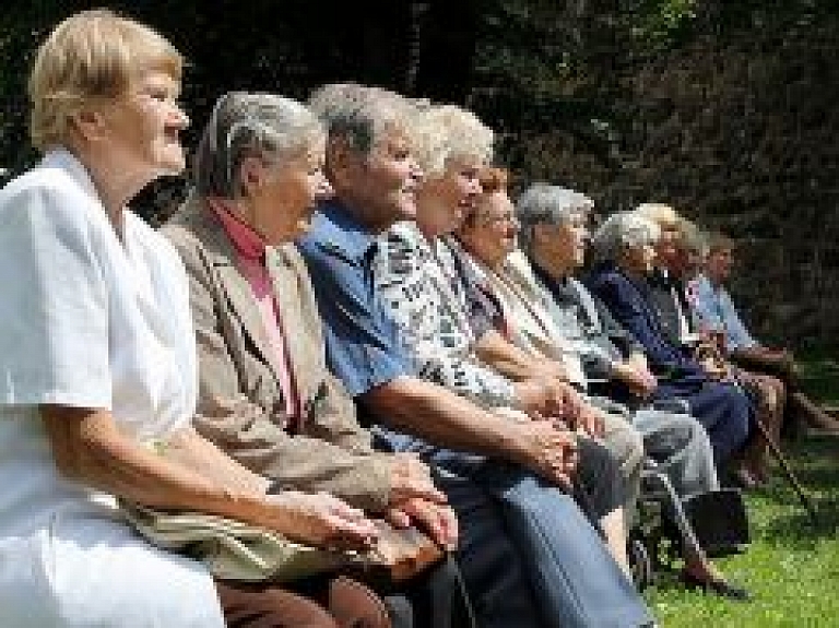 Rīgā samazinās trūcīgo skaits; pabalstiem iztērēts mazāk nekā puse