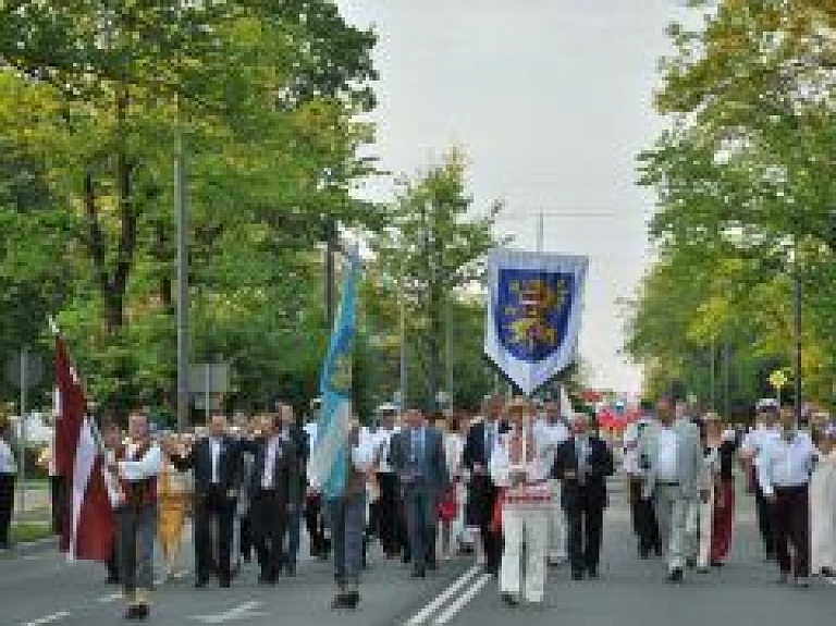 Gaida pieteikumus Rēzeknes pilsētas 730.jubilejas gājienam