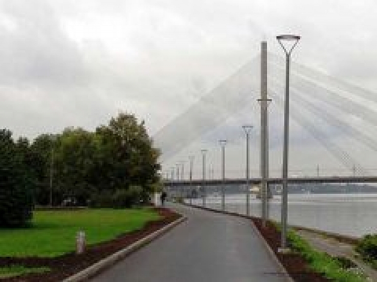 Par 707 099 eiro Rīgā nomaina 1099 spuldzes pret LED gaismekļiem