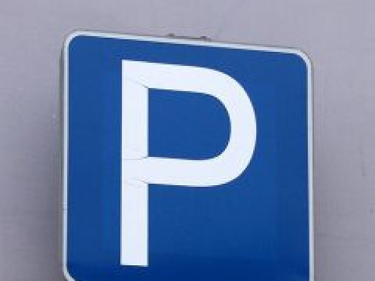 Uz diennakti slēgs autostāvvietu Kaļķu ielā pie RTU