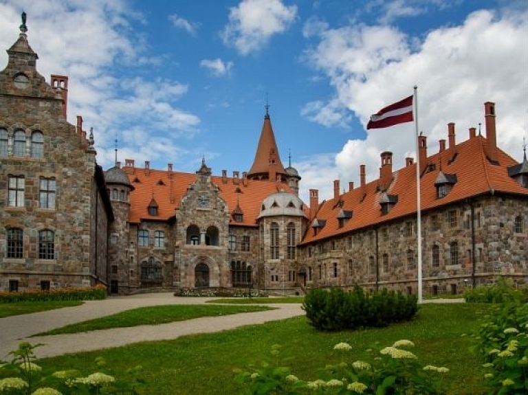 Cesvaines pils, parks un muižas komplekss


