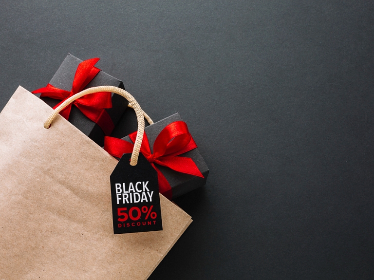 Svētku dāvanu idejas – kāpēc Melnā piektdiena ir ideāls laiks iepirkties? 