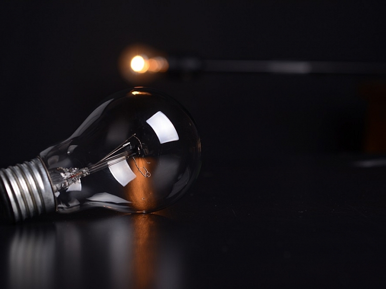 Kā uzņēmumā samazināt elektroenerģijas patēriņu un elektrības rēķinus