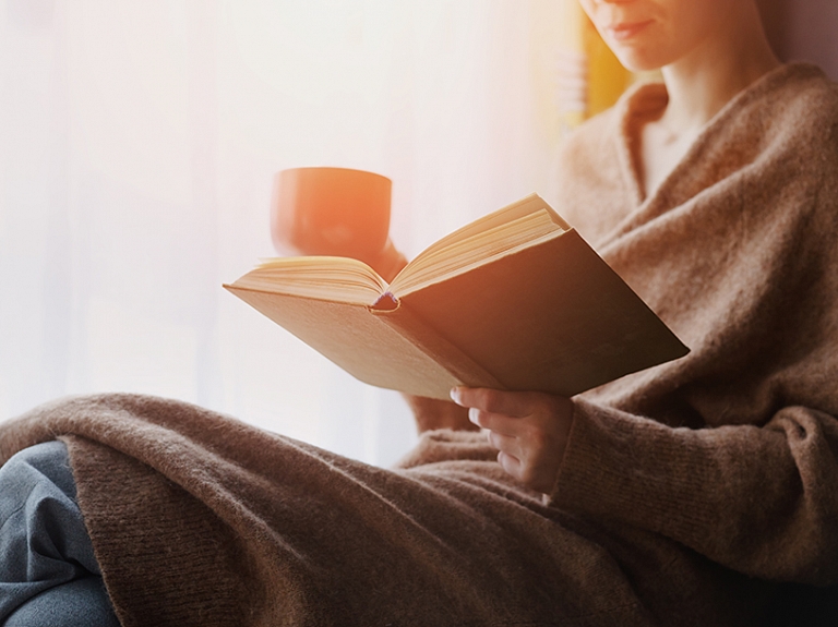 Tavs grāmatplaukts – logs uz pasauli