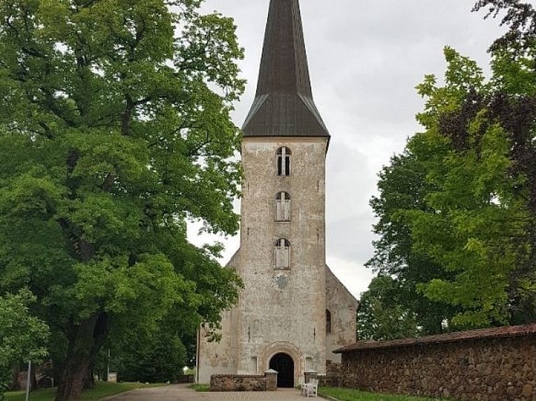 Jaunpils luterāņu baznīca