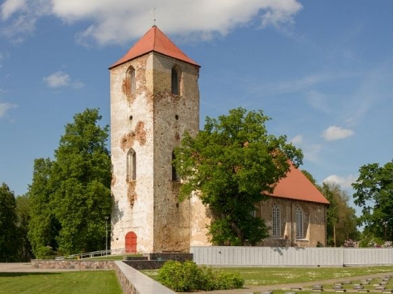 Lestenes luterāņu baznīca