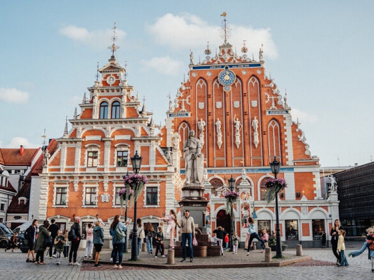 Melngalvju nams “Tripadvisor” atzīts kā populārākā tūristu apskates vieta Latvijā