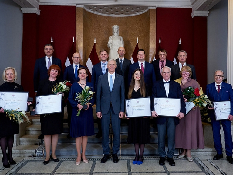 Ministru kabineta balvu saņēmuši 2022. gada laureāti (FOTO)