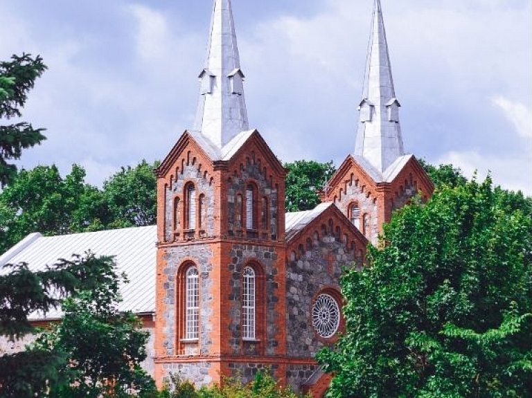 Riebiņu Sv. Pētera un Pāvila Romas katoļu baznīca 