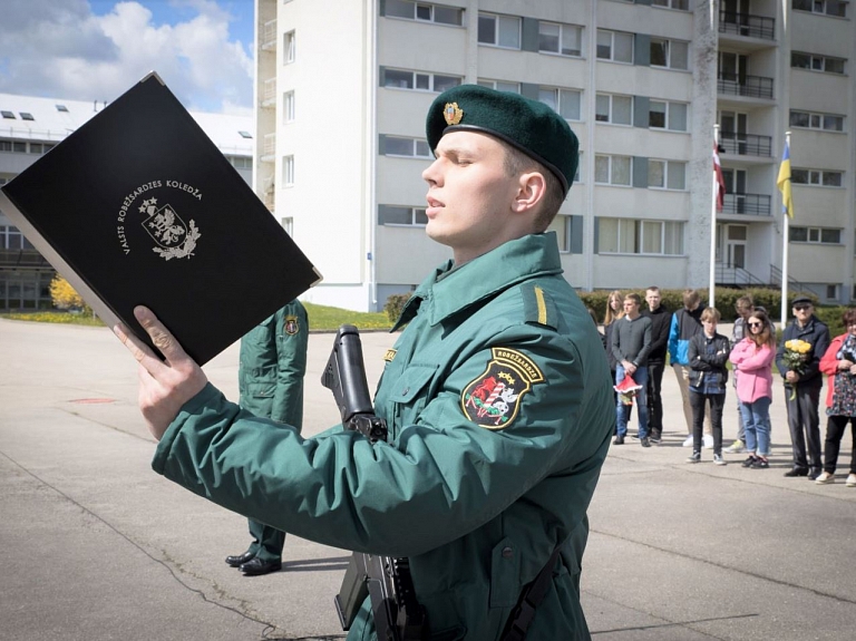 Topošie robežsargi devuši zvērestu sargāt Latvijas valsti