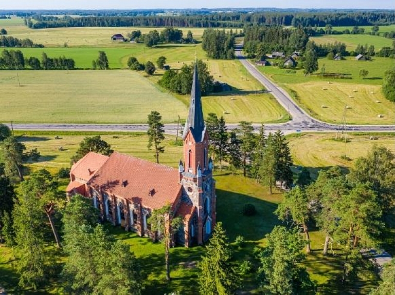 Velēnas evaņģēliski luteriskā baznīca 