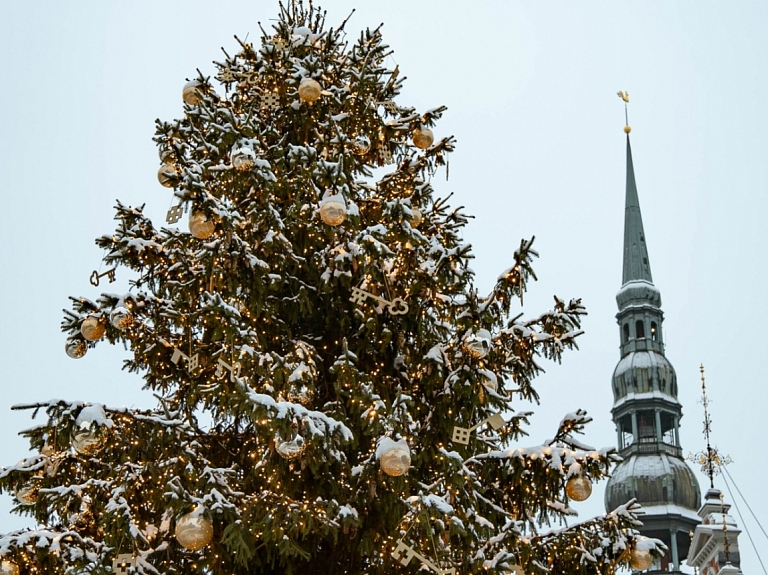 Pirmajā adventē iedegs Rīgas Ziemassvētku egles