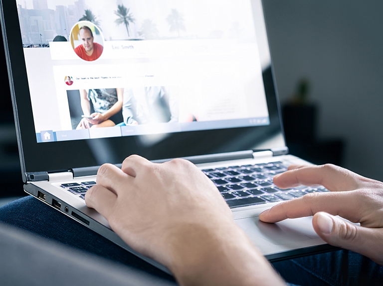 Facebook, TikTok, Thread, Instagram – praktiski padomi, kā tuviniekiem rīkoties ar aizgājēja sociālo tīklu profiliem