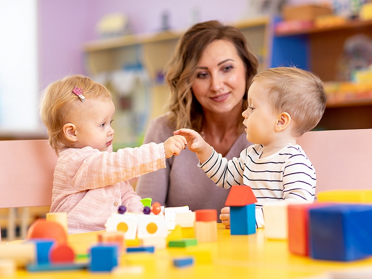 Runāšana ar mazuli ikdienā – vienkāršs ieradums, kas ietekmē runas attīstību 