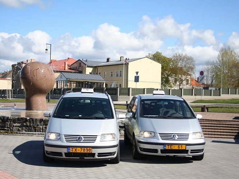 Taksometru cenas Ventspilī – cik maksā brauciens un kādi ir taxi tarifi?