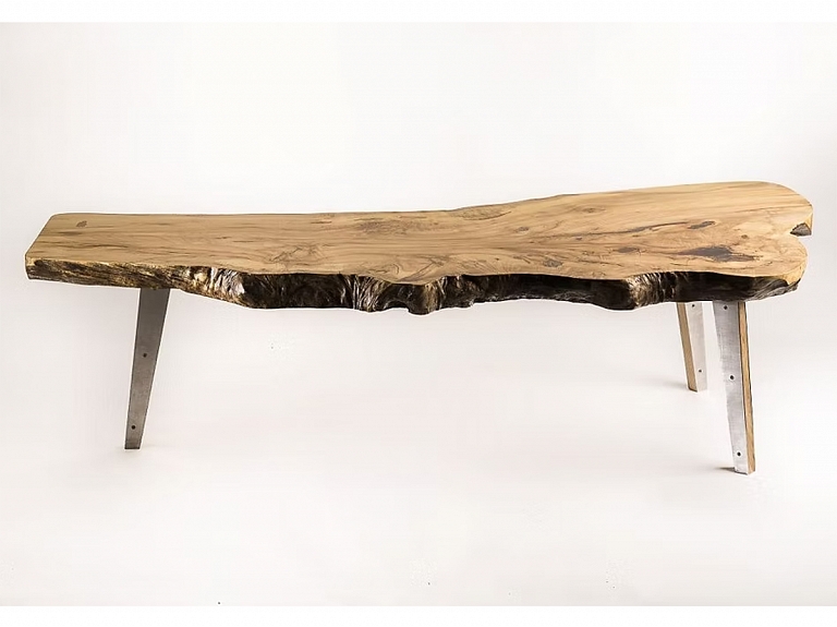 Masīvkoka dizaina galdi pēc pasūtījuma – kā izvēlēties piemērotāko koka materiālu un dizainu interjeram?