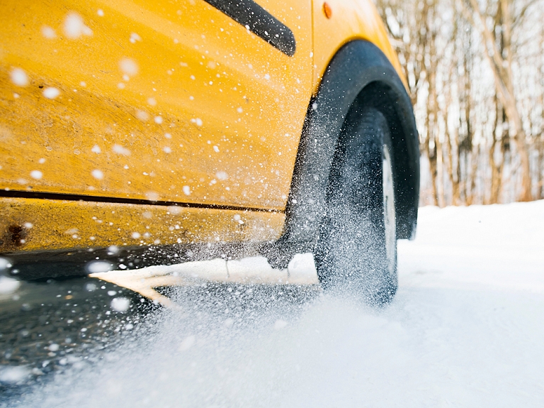 1. decembris tuvojas – pēdējais brīdis nomainīt ziemas riepas!