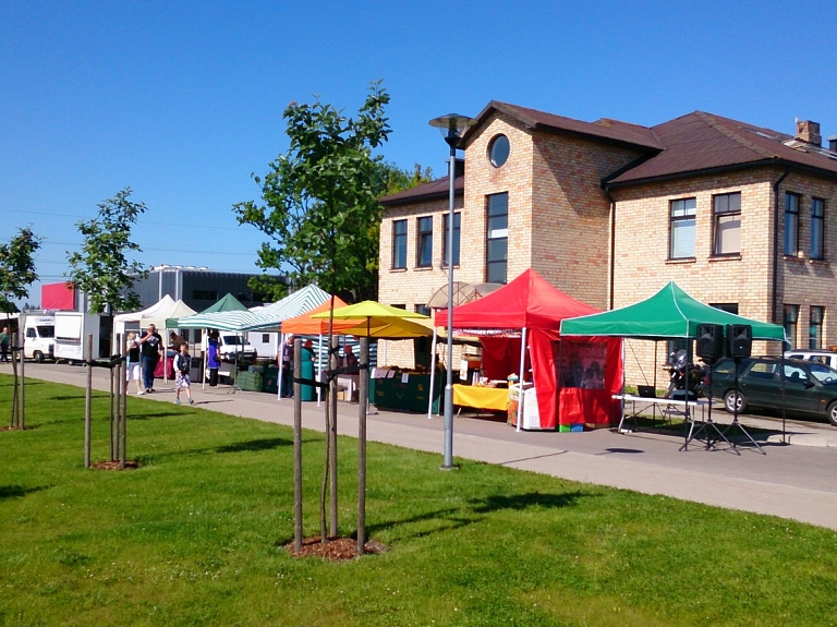 Mārupes skvērā būvēs Pizas torni un rīkos tirdziņu