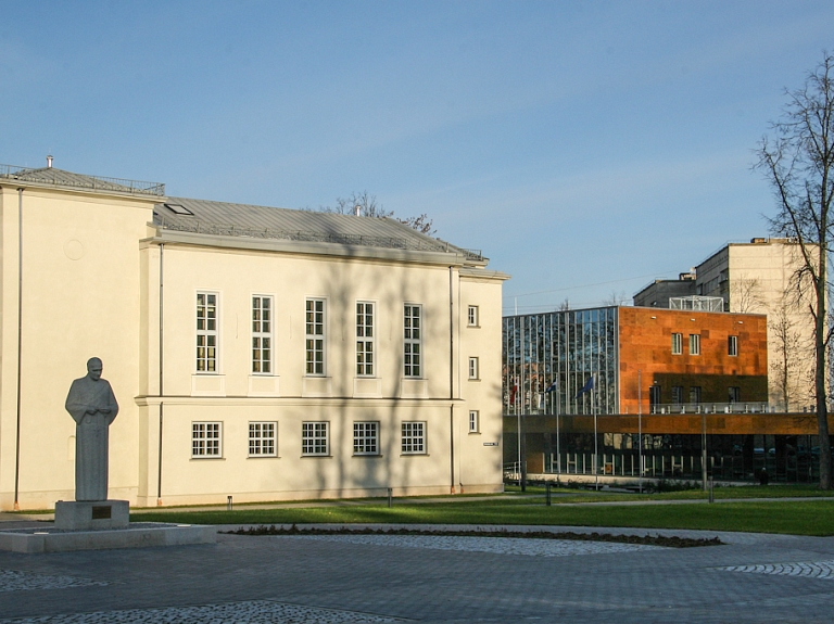 Spriedīs par Rēzeknes Augstskolas tālākās attīstības galvenajiem virzieniem

