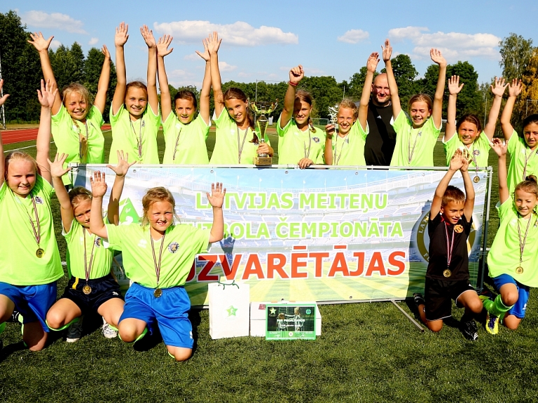 Rēzeknes BJSS futbolistes uzvar Latvijas meiteņu čempionāta U-12 vecuma grupā

