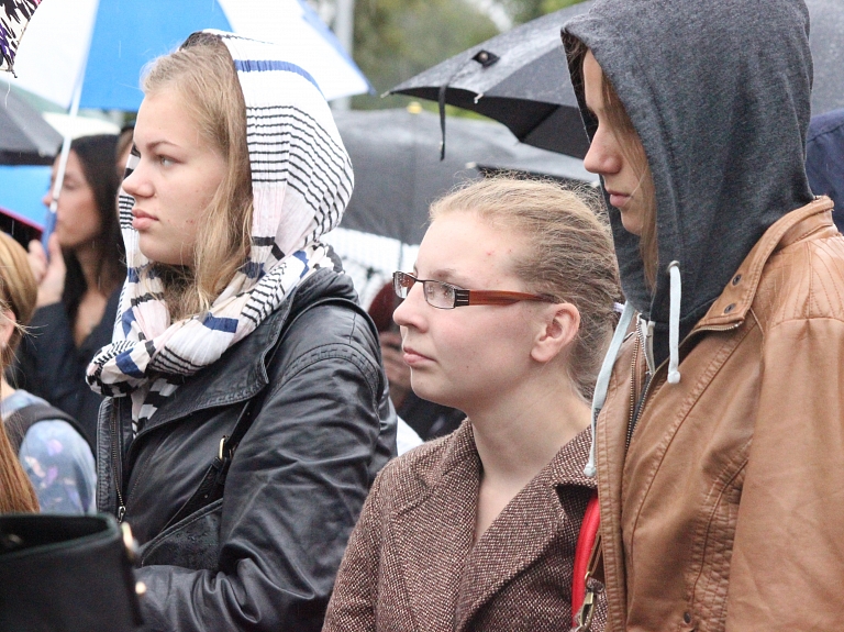 Vidzemes Augstskolas studenti pulcējas studiju gada atklāšanas gājienā