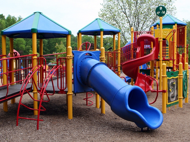 Rēzekniešus aicina atbalstīt jauna bērnu rotaļu laukuma izveidi