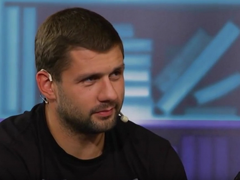 RīgaTV 24: Par 1.septembri, pedofilu, bojāgājušajiem uz ceļiem, latviešu valodu un Obamu

