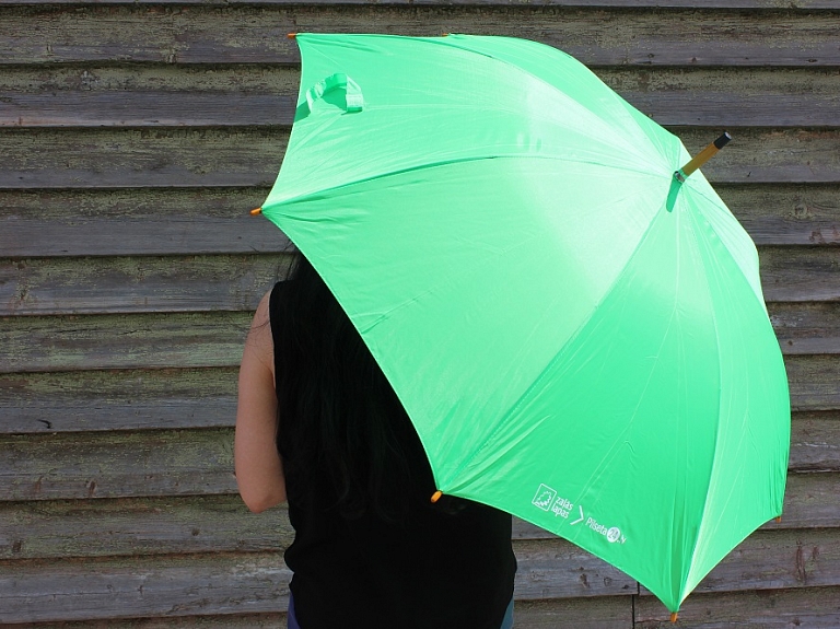 Tuvākajās stundās gaidāms pērkona negaiss ar krasām vēja brāzmām

