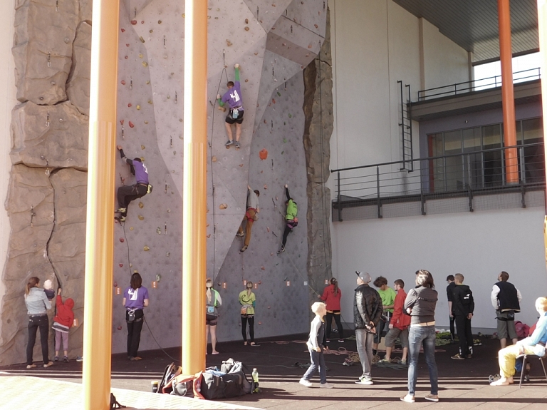 Noslēgušās smagas kāpšanas sacensības "Ventspils Open 2015"

