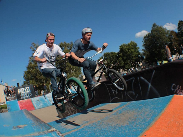 Aizvadītas skeitparka sacensības "Funky Jam 2015"

