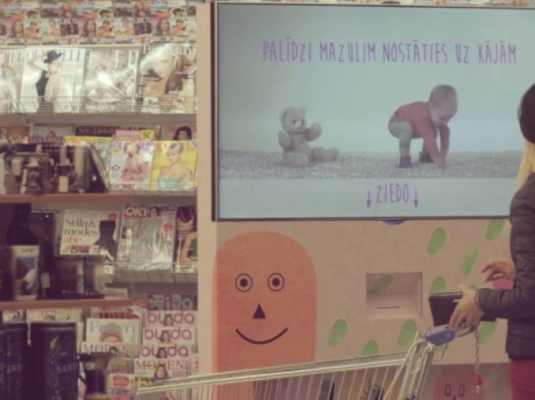 Maznodrošināto bērnu atbalstam augustā "Maxima Latvija" veikalos Rēzeknē saziedoti vairāk nekā 380 eiro