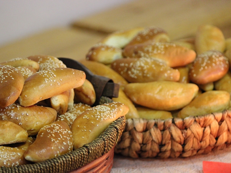 Rīgas dome nodrošinās bezmaksas pusdienas skolēniem līdz 9.klasei

