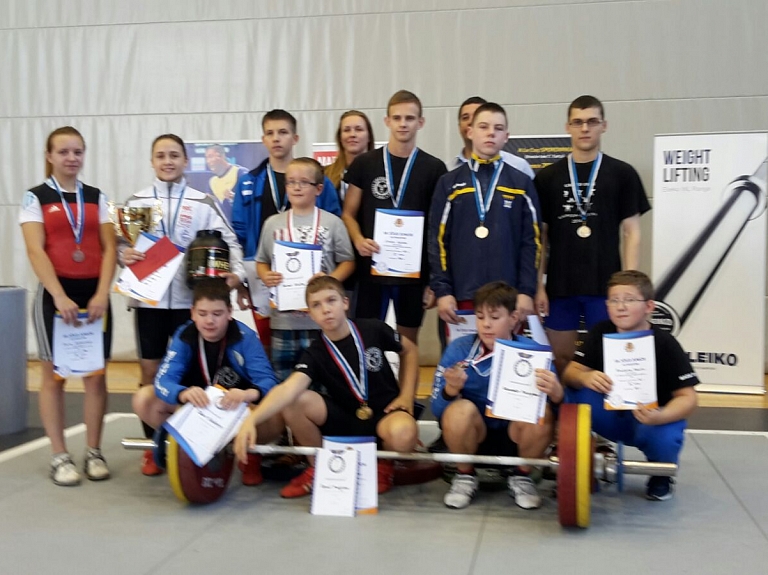 Svarcēlājiem veiksmīgi starti pirms Eiropas čempionāta

