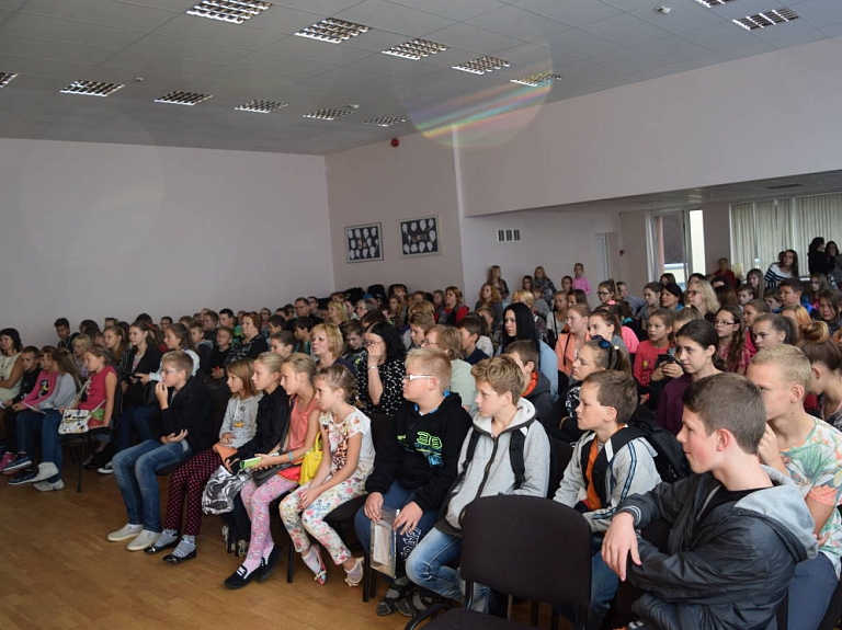 Kuldīgā darbu atsākusi Jauno talantu skola

