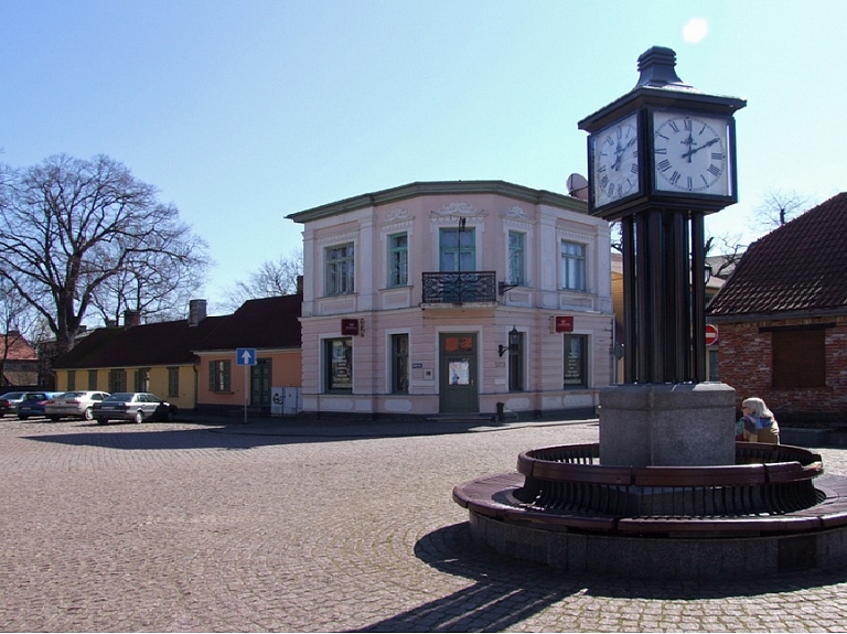 Babītes pagastā pār Ventspils šoseju būvēs gājēju un velobraucēju tiltu 