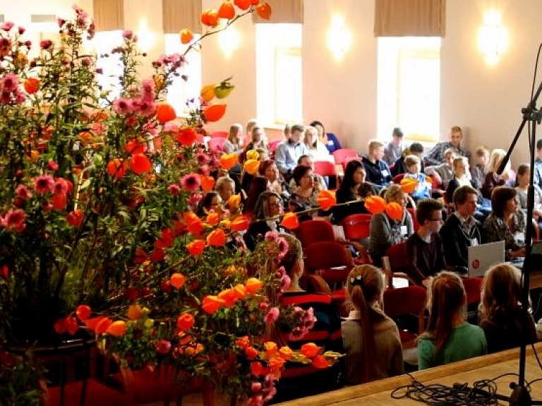 Madonas novada jauniešu forumā piedalījās vairāk nekā 120 dalībnieki

