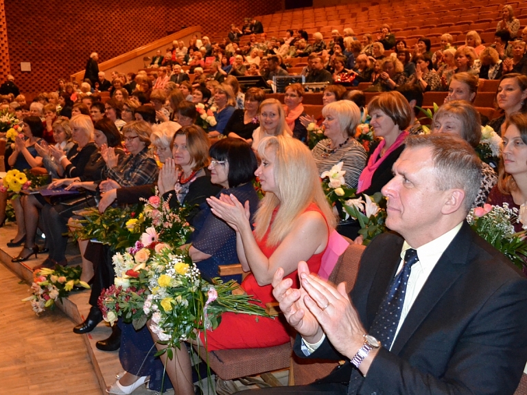 Ogres pašvaldība godina labākos pedagogus

