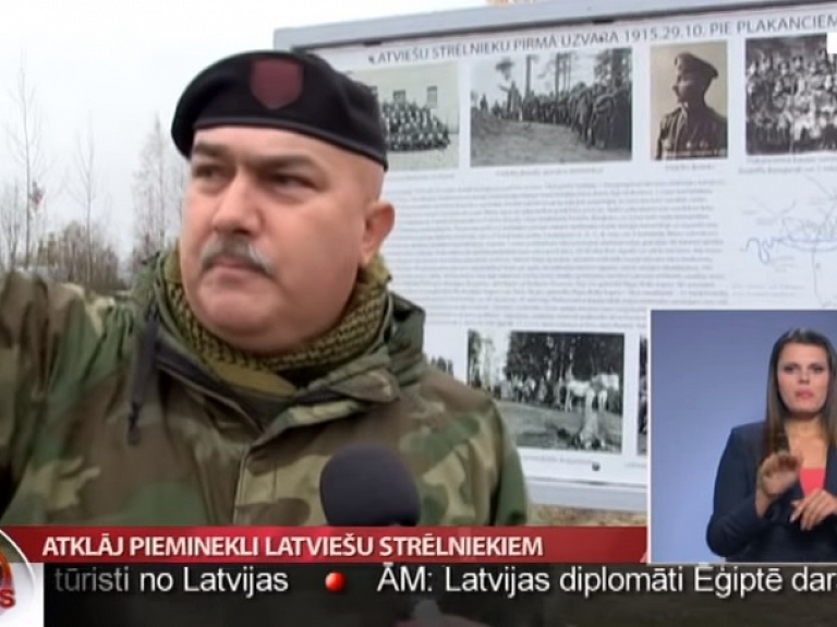 Atklāj pieminekli latviešu strēlniekiem

