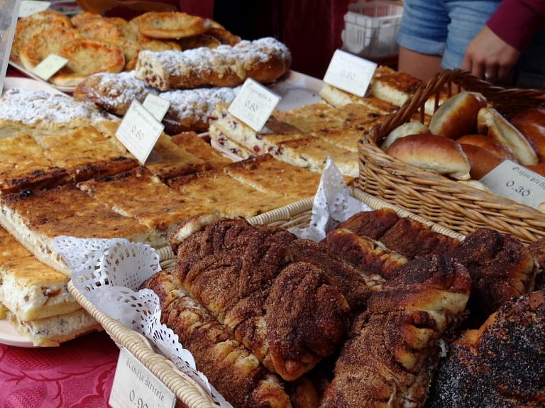  Trūcīgo un maznodrošināto ģimeņu bērni Rīgas skolās saņems brīvpusdienas