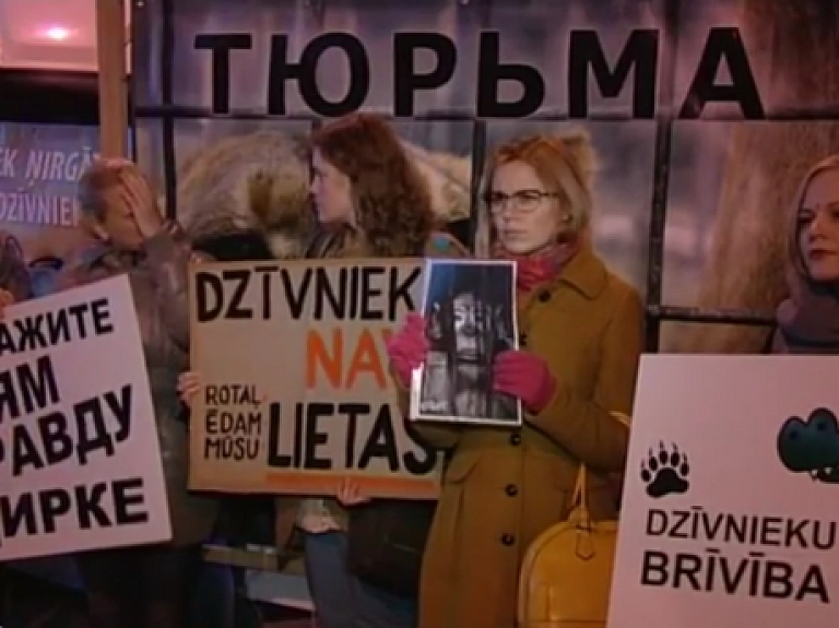 Protestē pret dzīvniekiem cirkā

