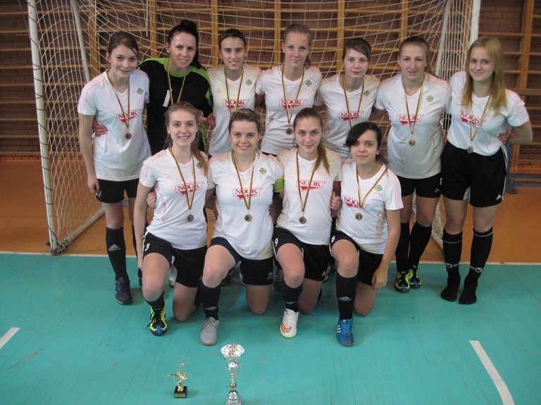 Rēzeknietēm panākumi futbolā

